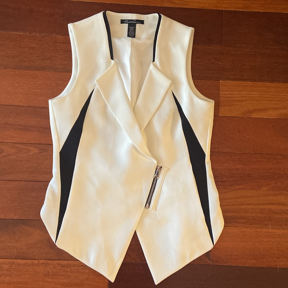 Kenneth Cole New York Woman’s V-Neck asymmetrical sleeveless zippered top vest